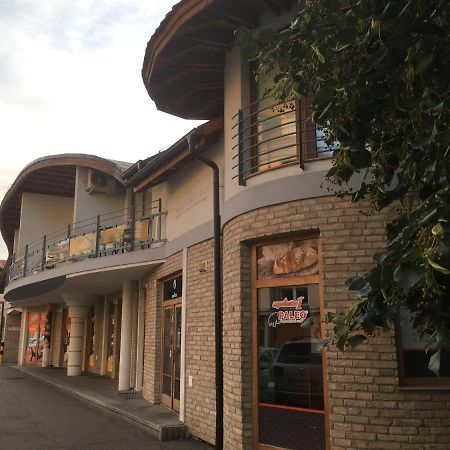 Dunajská Streda Konde Apartments B מראה חיצוני תמונה