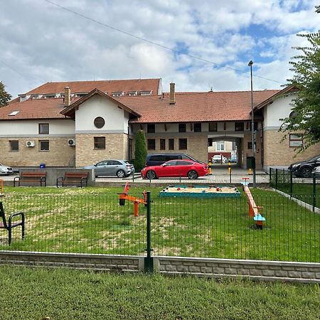 Dunajská Streda Konde Apartments B מראה חיצוני תמונה