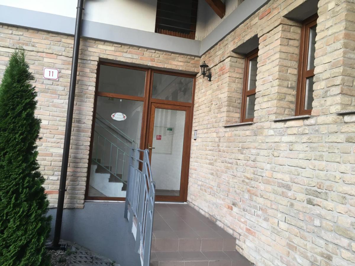 Dunajská Streda Konde Apartments B מראה חיצוני תמונה