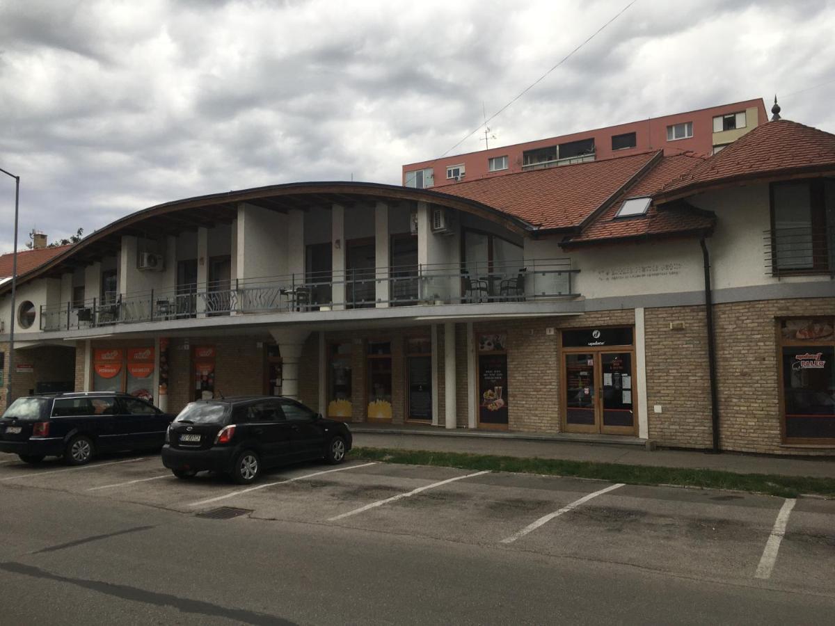 Dunajská Streda Konde Apartments B מראה חיצוני תמונה